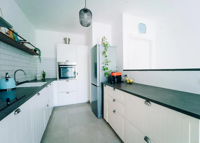 Vittorio's Seaside بورتوفينيري